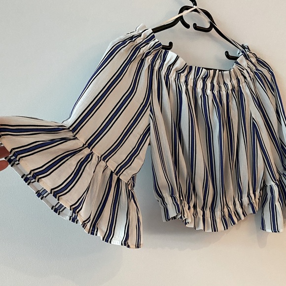 🌼 H&M Divided Off the Shoulder Crop Blouse 🌼 - Picture 2 of 5